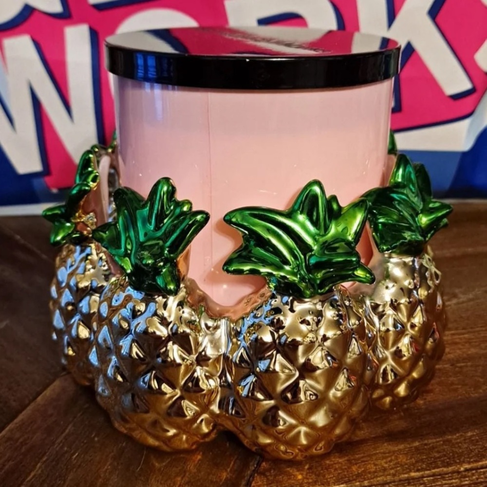 PINEAPPLE RING PEDESTAL
3-Wick Candle Holder